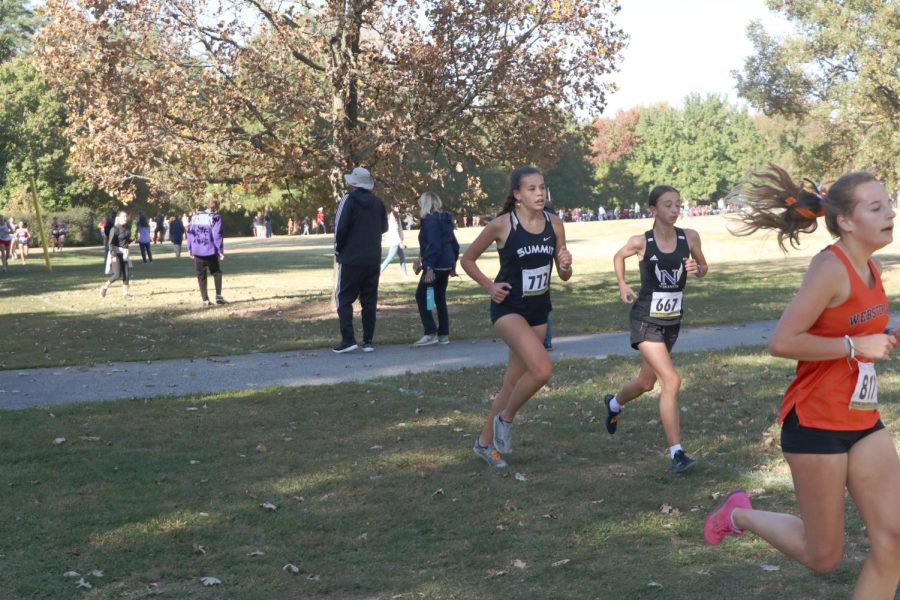 Stiving ahead, junior Mia Brown runs by Kalina Zheleva of Parkway
North at the Suburban Conference Championship. Brown placed 8th in her conference  and 22nd overall at 20:11.