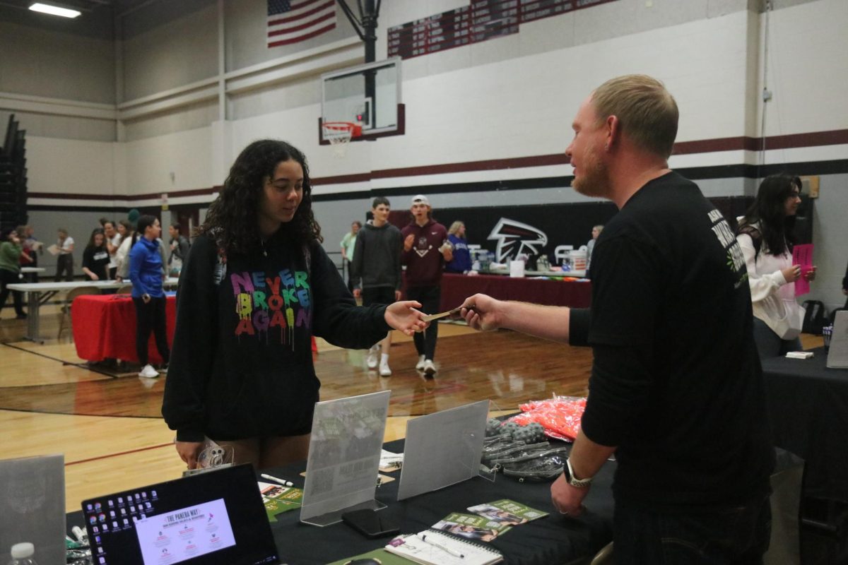 Junior Javaeh Tiller speaks to a future employer at the Rockwood Summit job fair. “The most interesting thing about the job fair was being able to apply to all those amazing places, and the free chips and queso,” Tiller said. 
