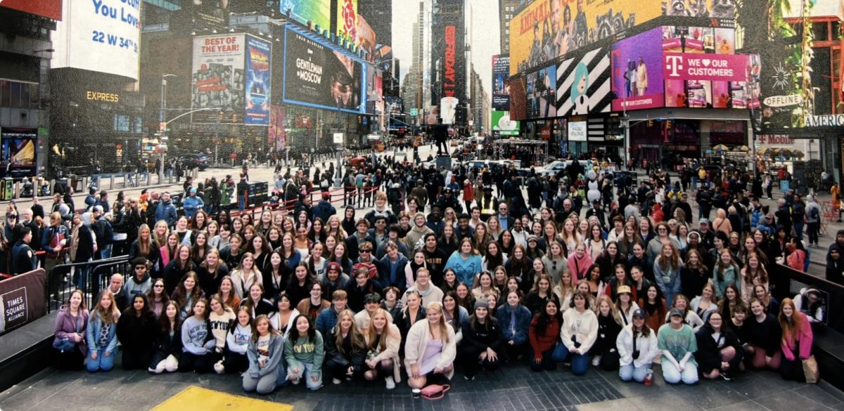 The+Rockwood+School+District+Choirs+pose+for+a+photo+at+the+center+of+Times+Square+in+New+York+City.
