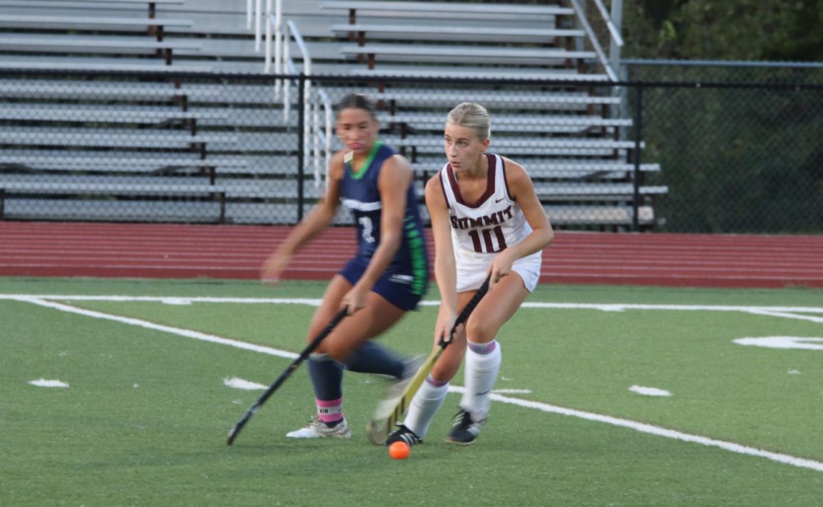 As she dribbles up-field, senior Eleri Sellmeyer (10) looks ahead for open teammates.