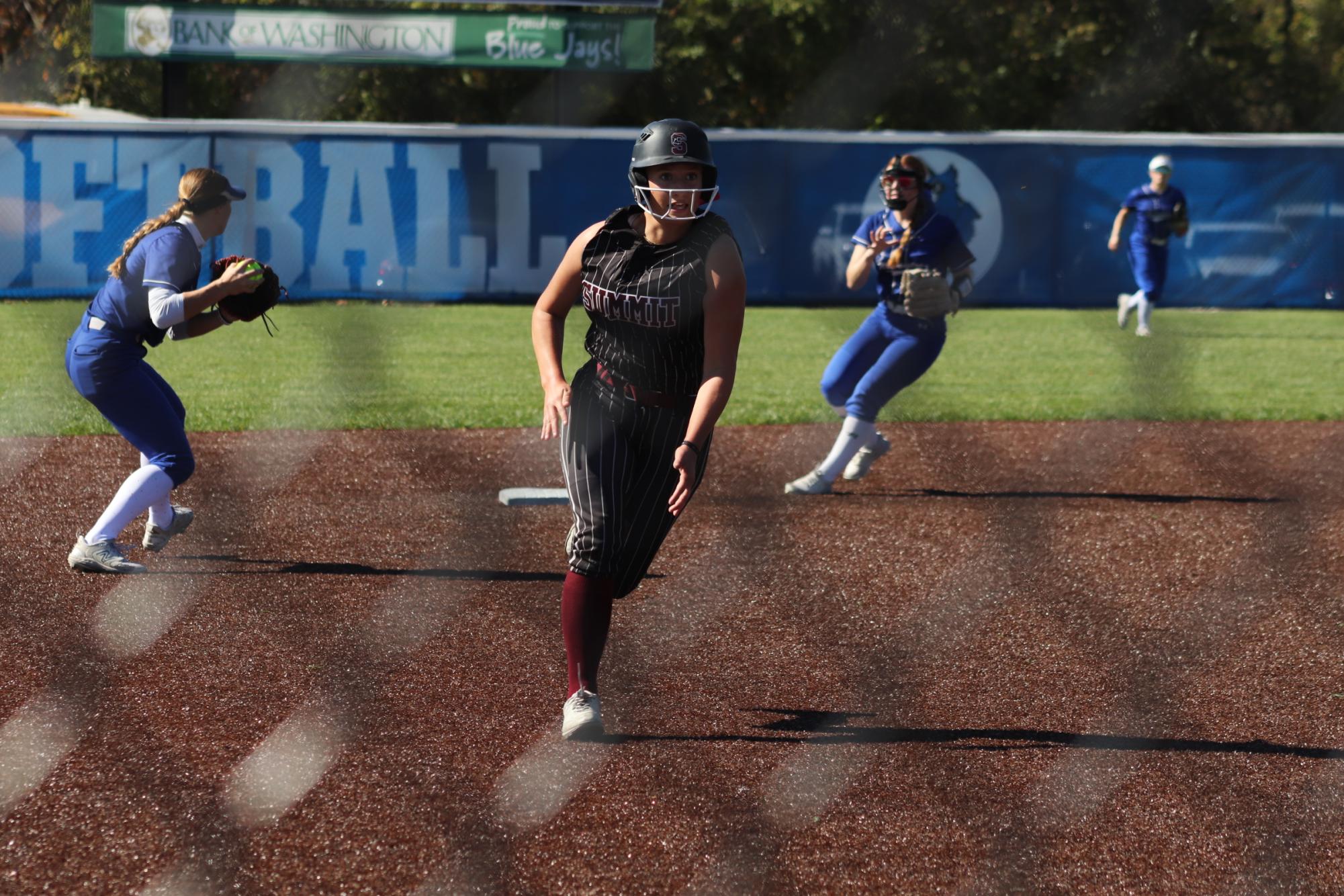 Softball wins round one of districts 5-4 in tight game with Washington Bluejays