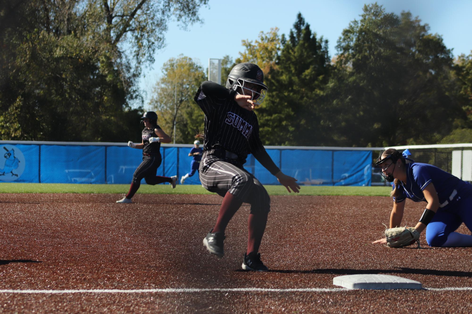 Softball wins round one of districts 5-4 in tight game with Washington Bluejays