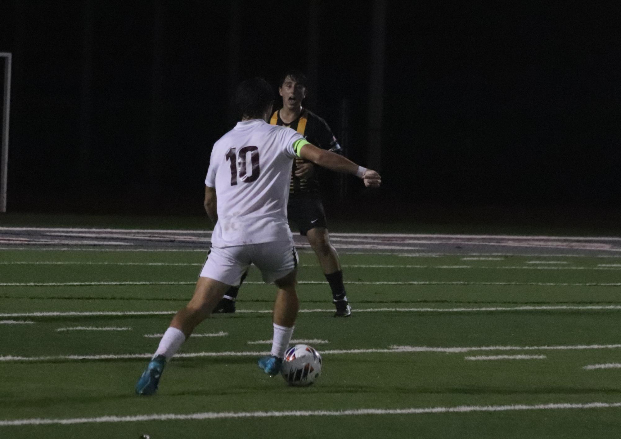 Boys soccer falls to Vianney 1-2  in districts