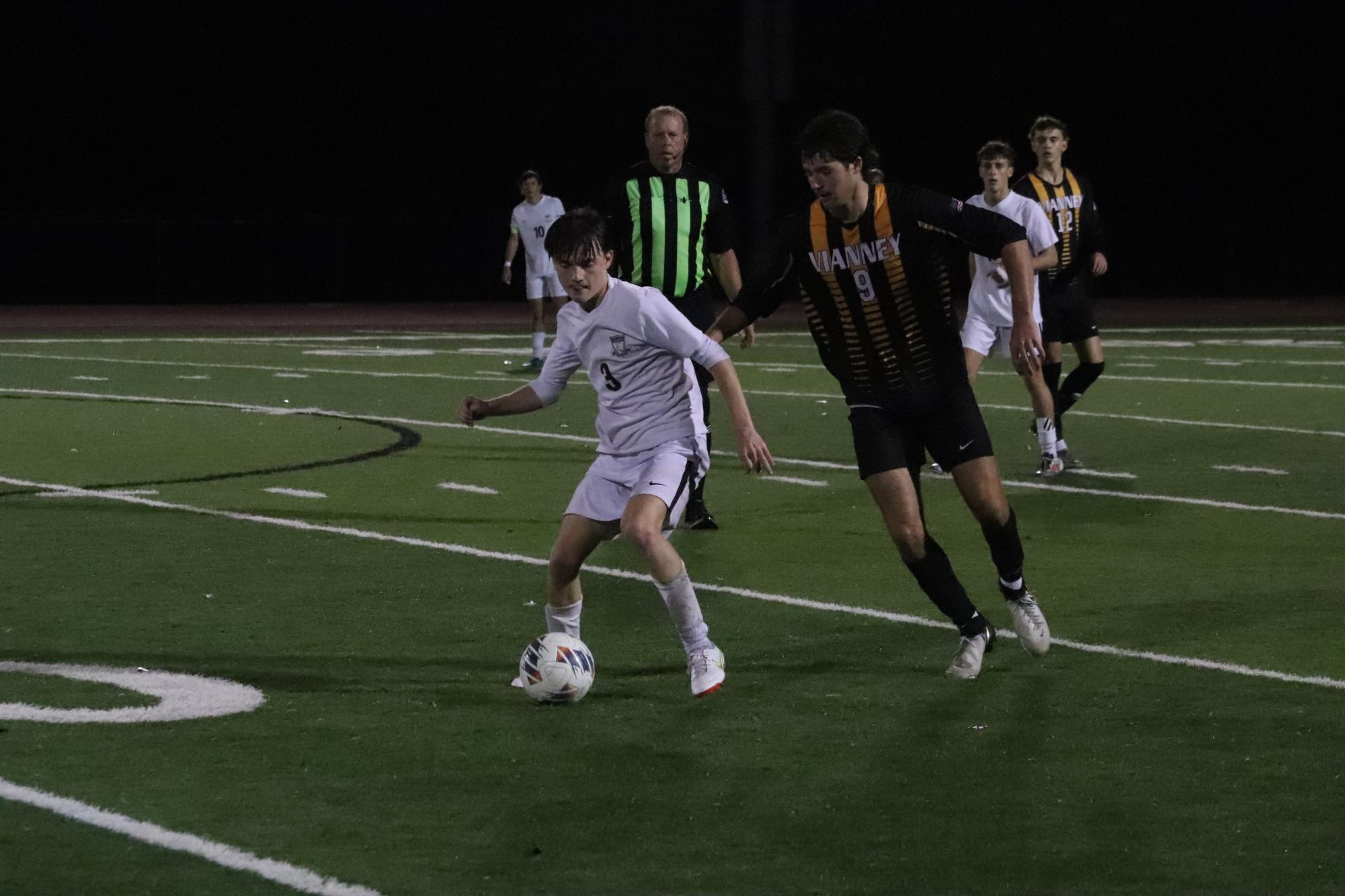 Boys soccer falls to Vianney 1-2  in districts