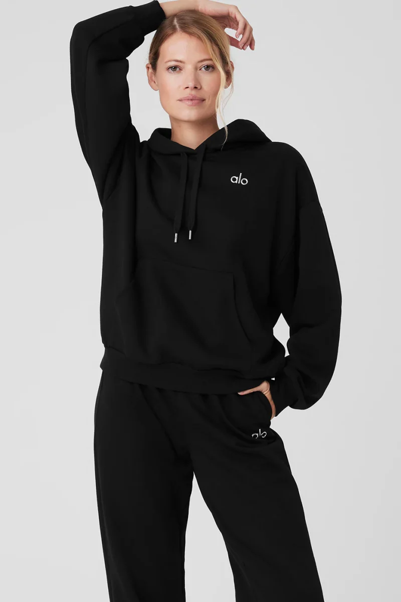 The Accolade Sweat Set from Alo in black.