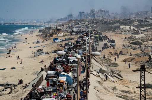 Palestinians move south from the Gaza Strip after a threat was issued by Israeli forces. Hundreds of thousands of Palestinians have been displaced in fear of attacks. (photo from Reuters)