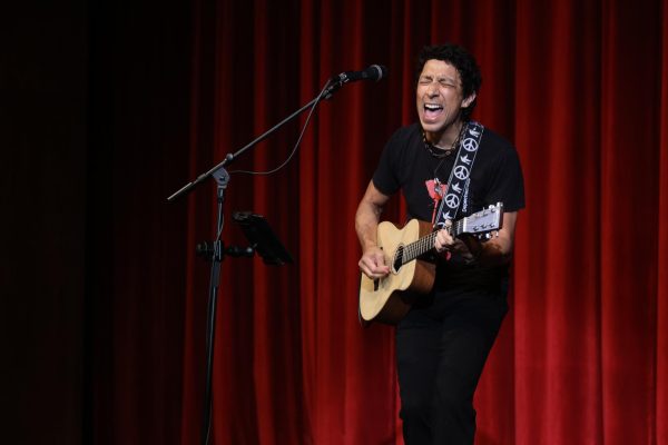 Video: Javier Mendoza brings unity to Summit with annual concert